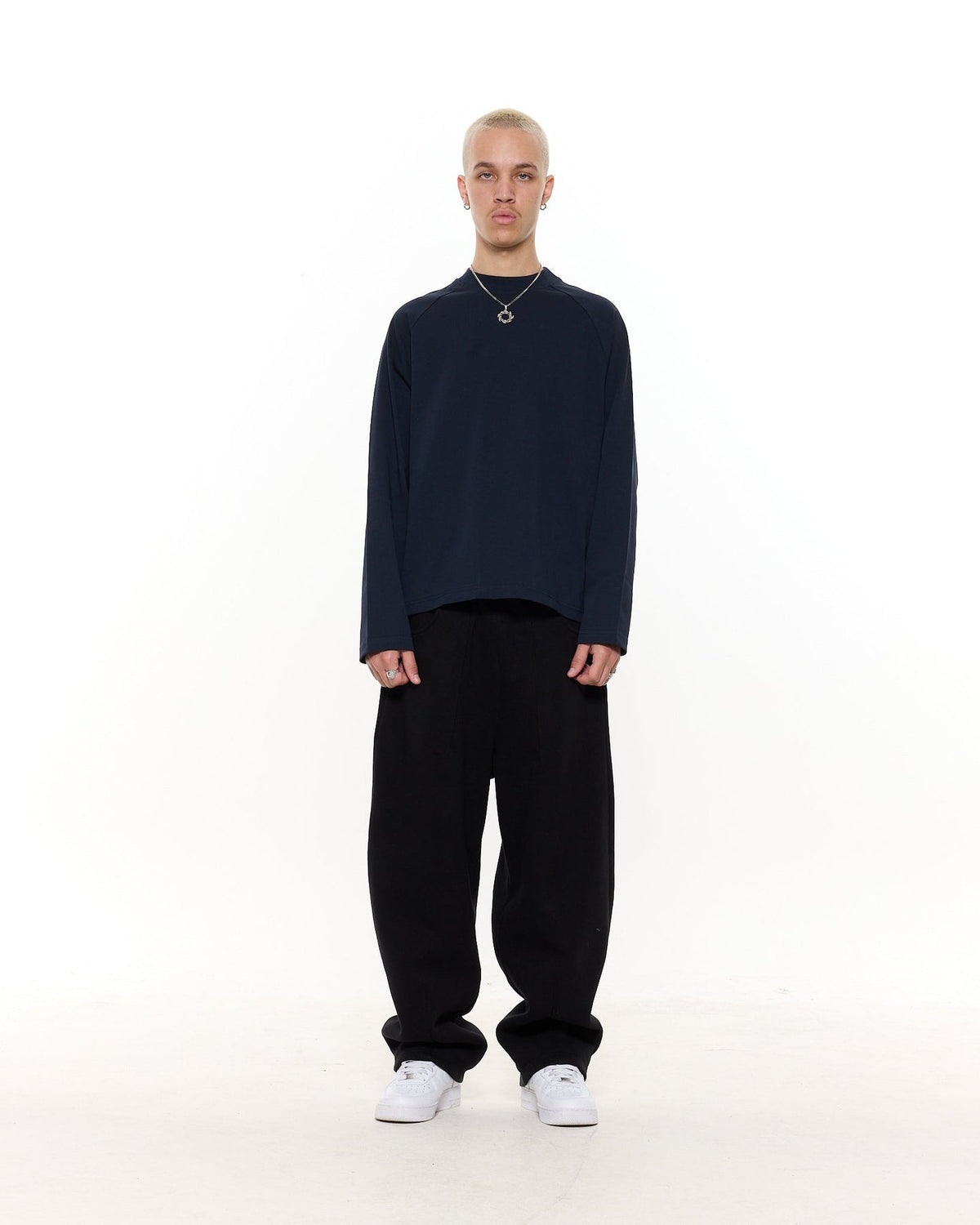 LONG SLEEVE T-SHIRT – NAVY BL